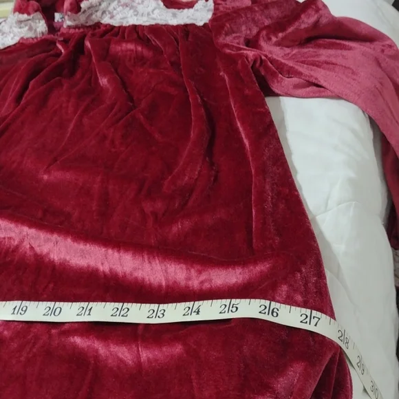 Vintage Gilligan & O Malley velour gown/robe, sz medium - Picture 10 of 12